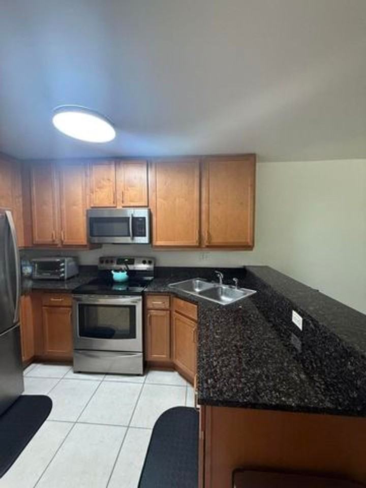 9002 9002 NW 40th St Street 3 - Photo 2 of 22