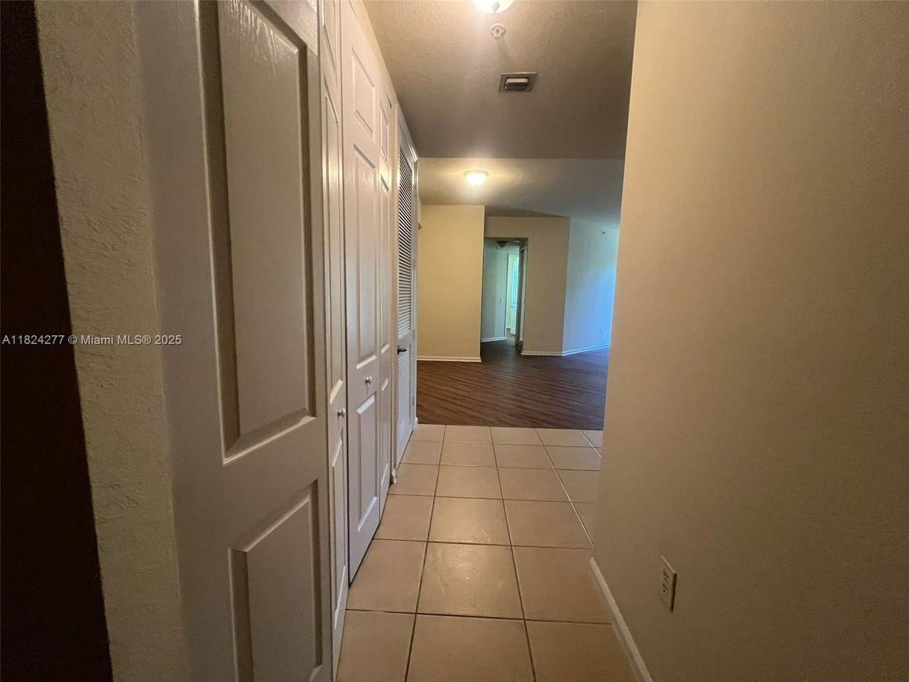 3500 Oaks Clubhouse Dr - Photo 3 of 16