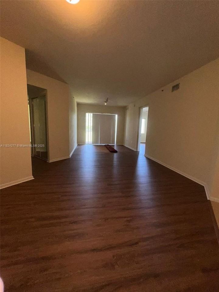 3500 Oaks Clubhouse Dr - Photo 4 of 16