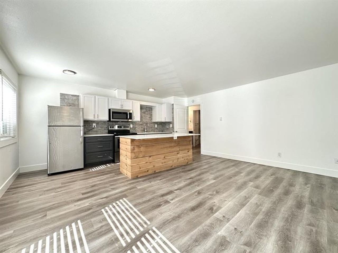 J3 Apartments - Photo 4 of 25