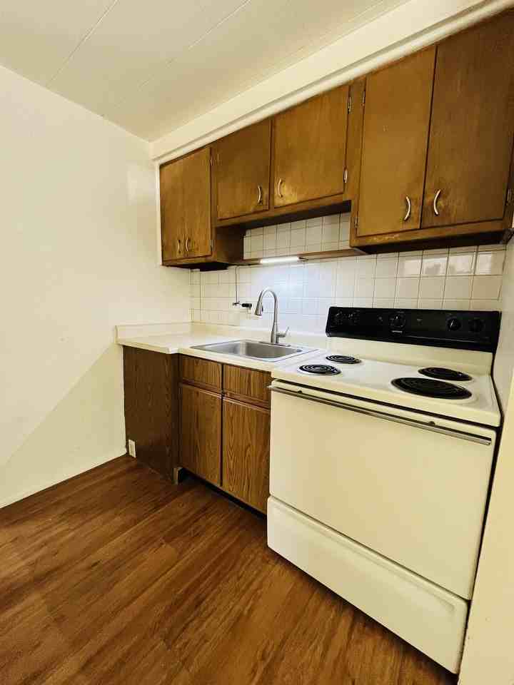 4596 -4598 Hamilton Avenue - Photo 2 of 11