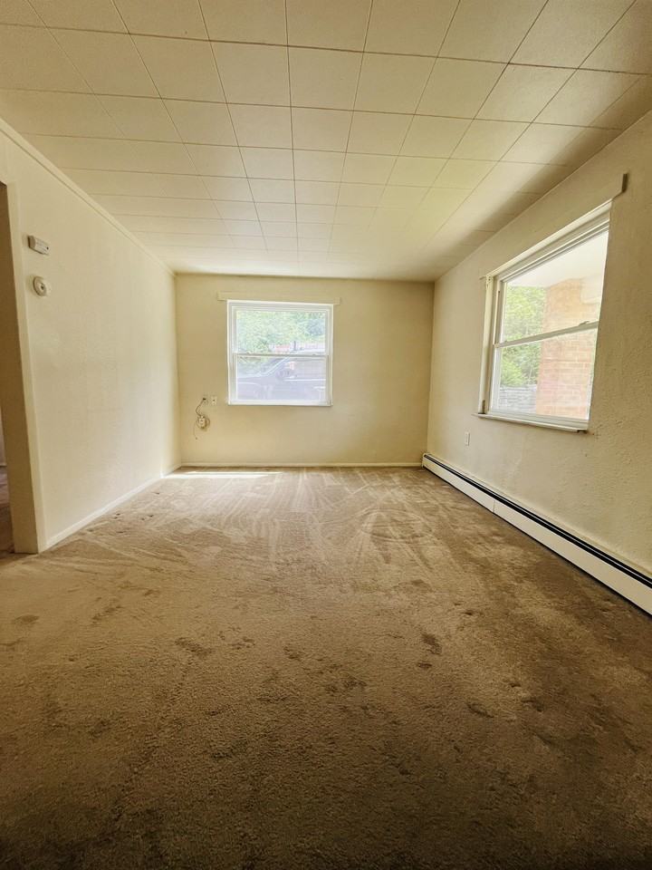 4596 -4598 Hamilton Avenue - Photo 4 of 11