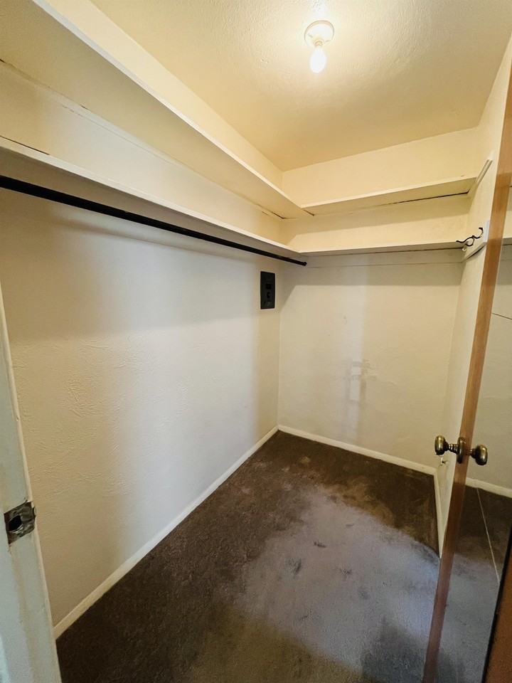 4596 -4598 Hamilton Avenue - Photo 7 of 11