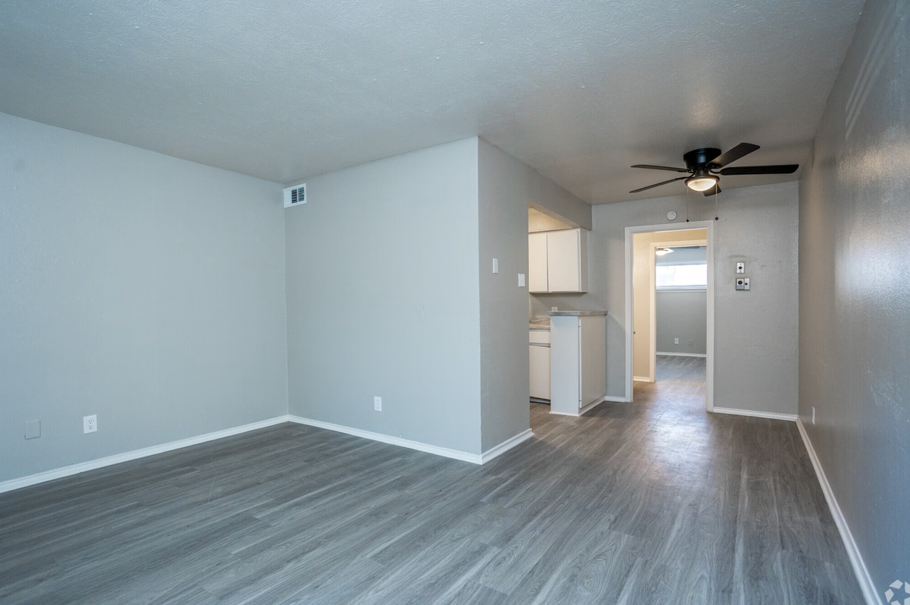 Dell Marr - Photo 3 of 6