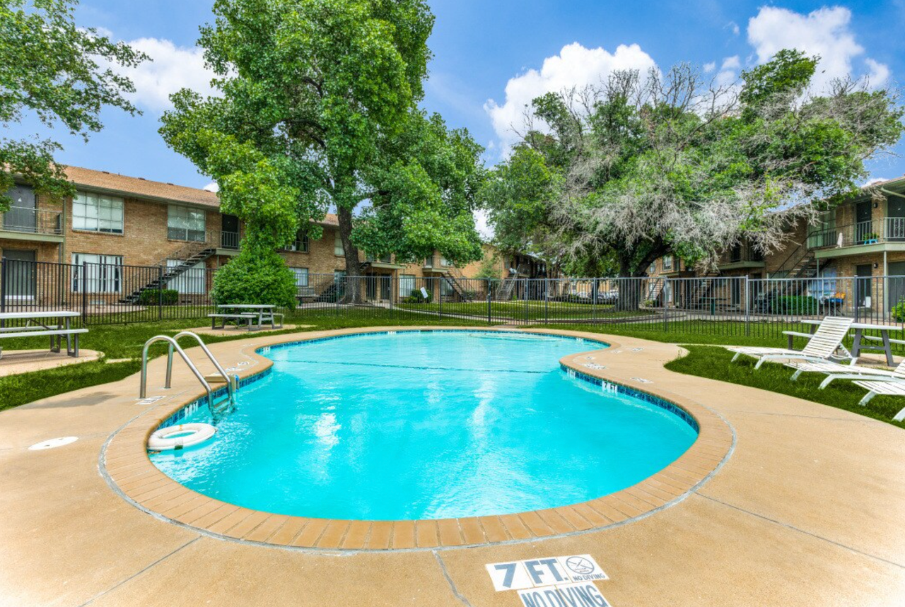 Dell Marr - Photo 5 of 6