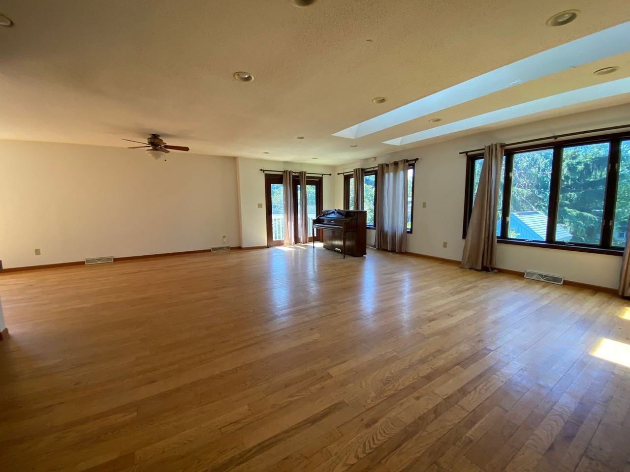 1923 Calvin Ave - Photo 3 of 14