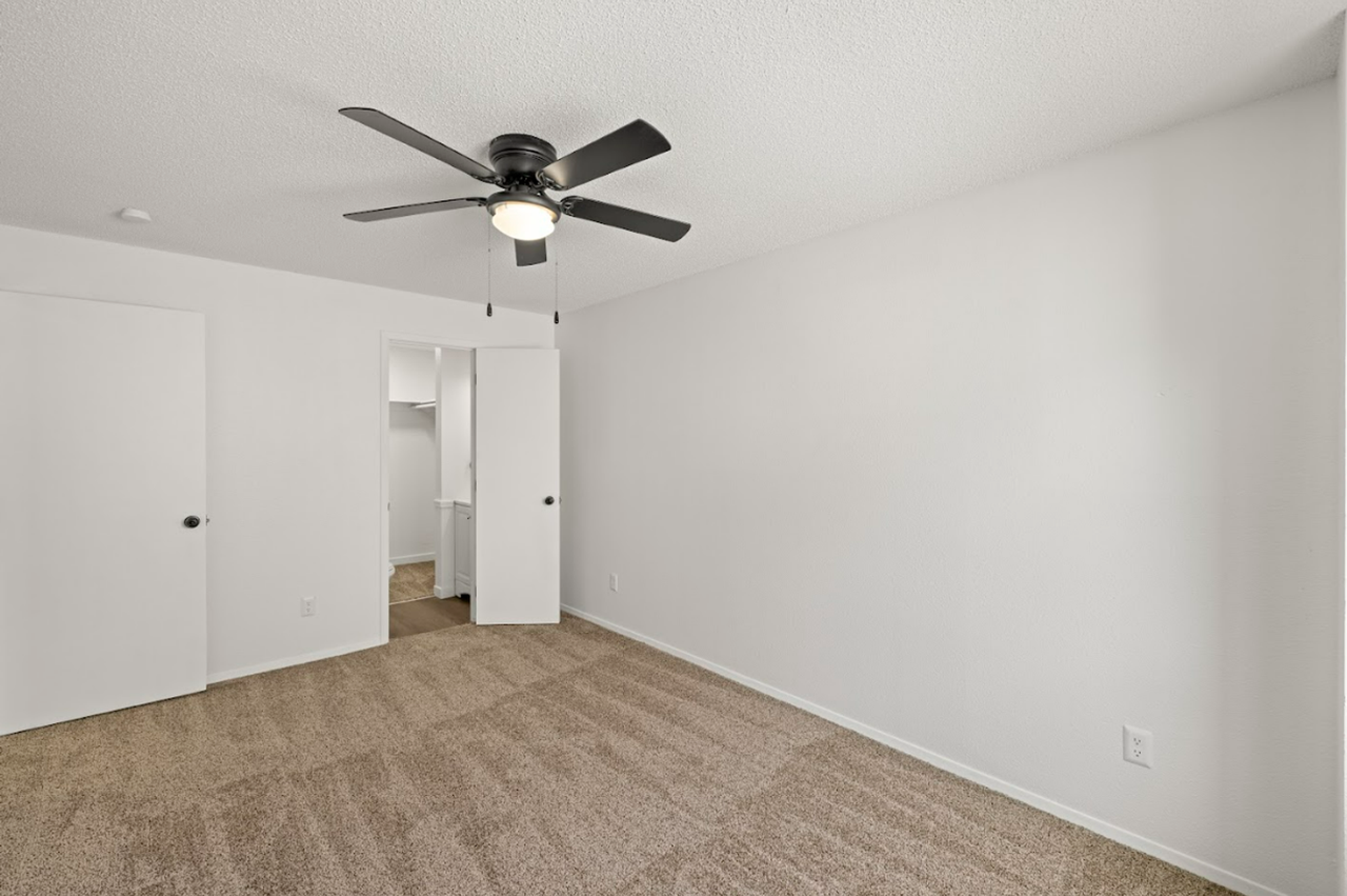 The Ivy I - Photo 4 of 50