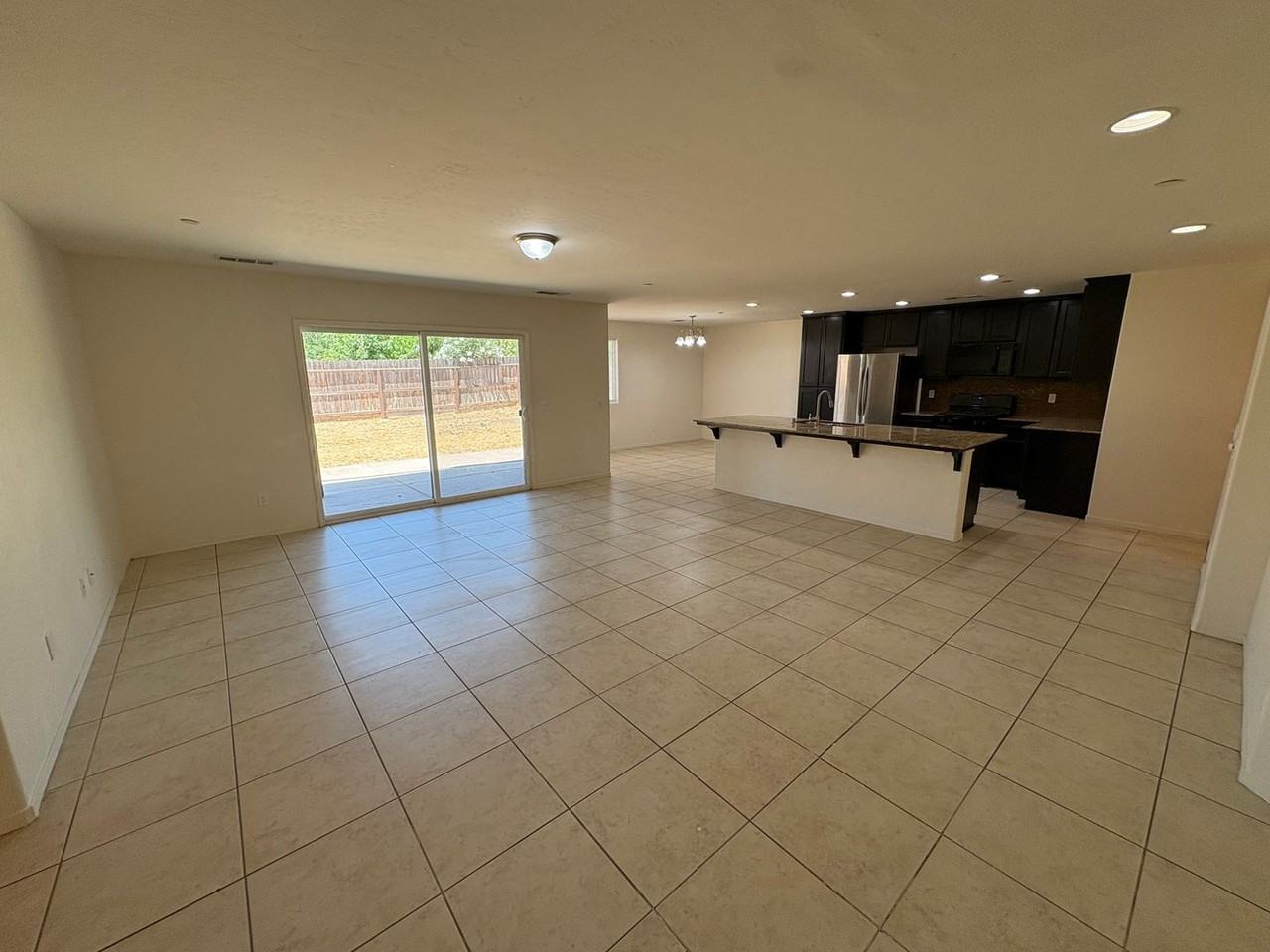 2132 E Sweet Ave - Photo 2 of 40