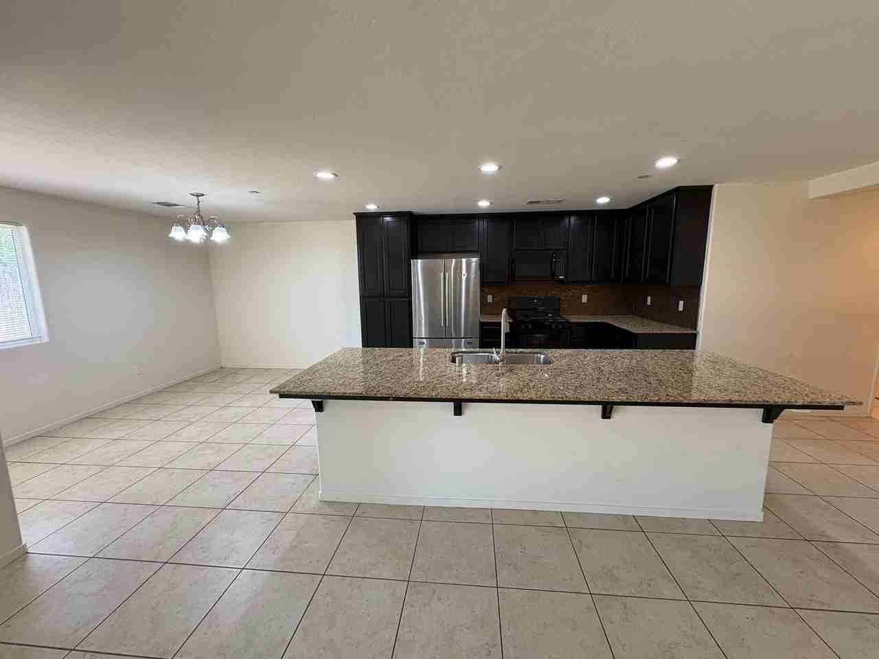 2132 E Sweet Ave - Photo 4 of 40