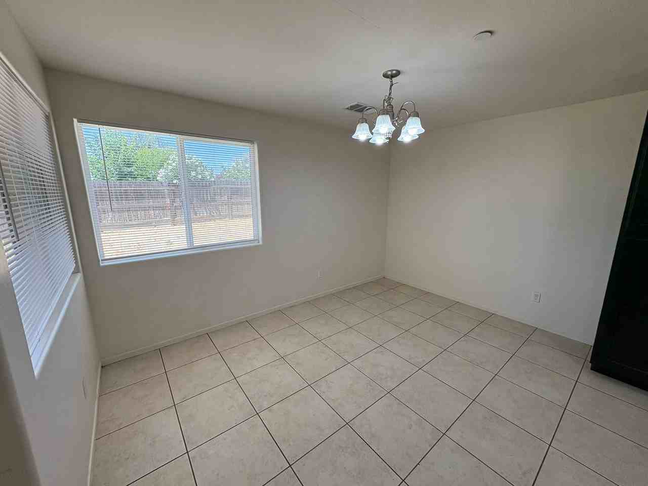 2132 E Sweet Ave - Photo 5 of 40