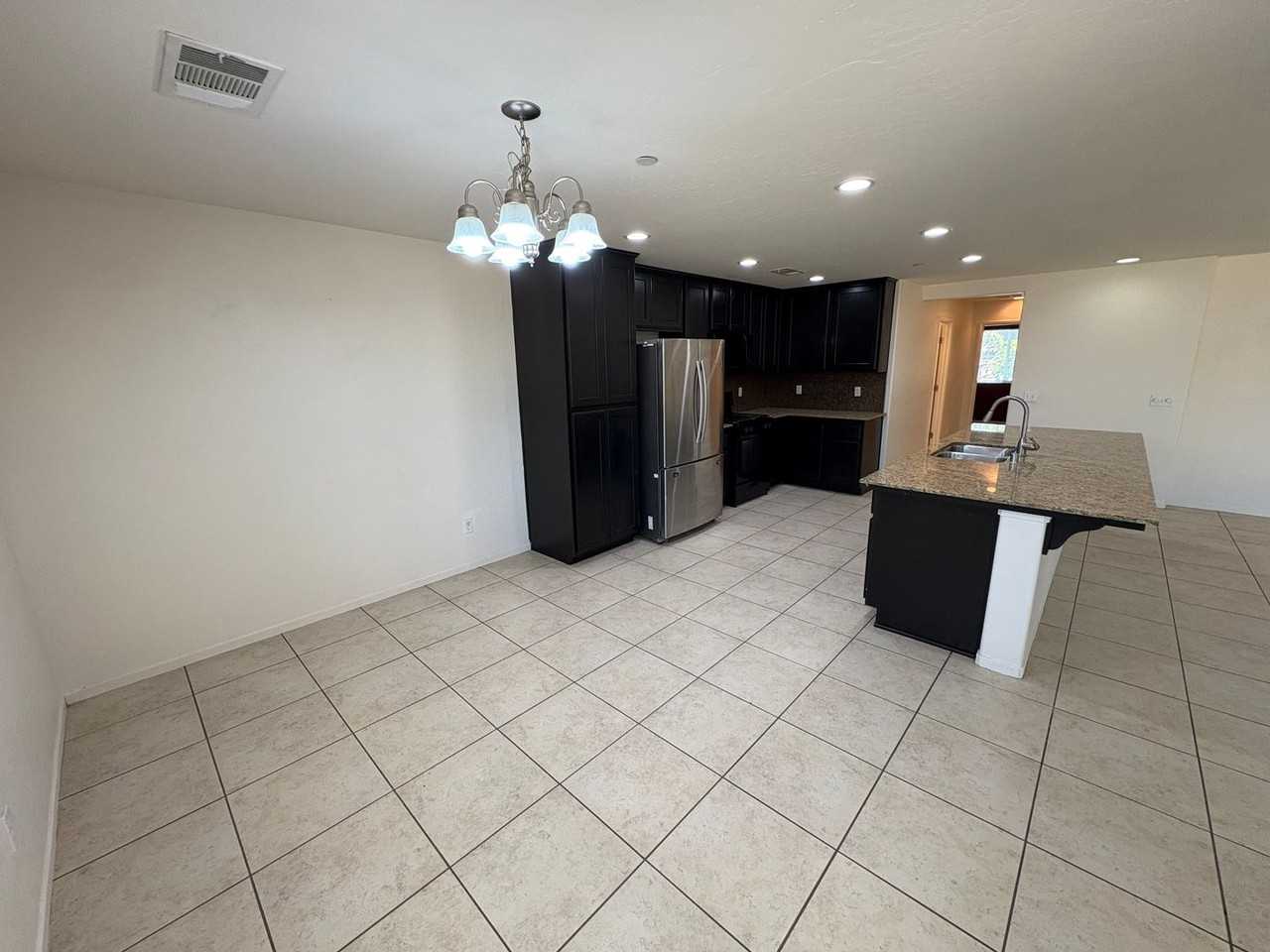 2132 E Sweet Ave - Photo 6 of 40