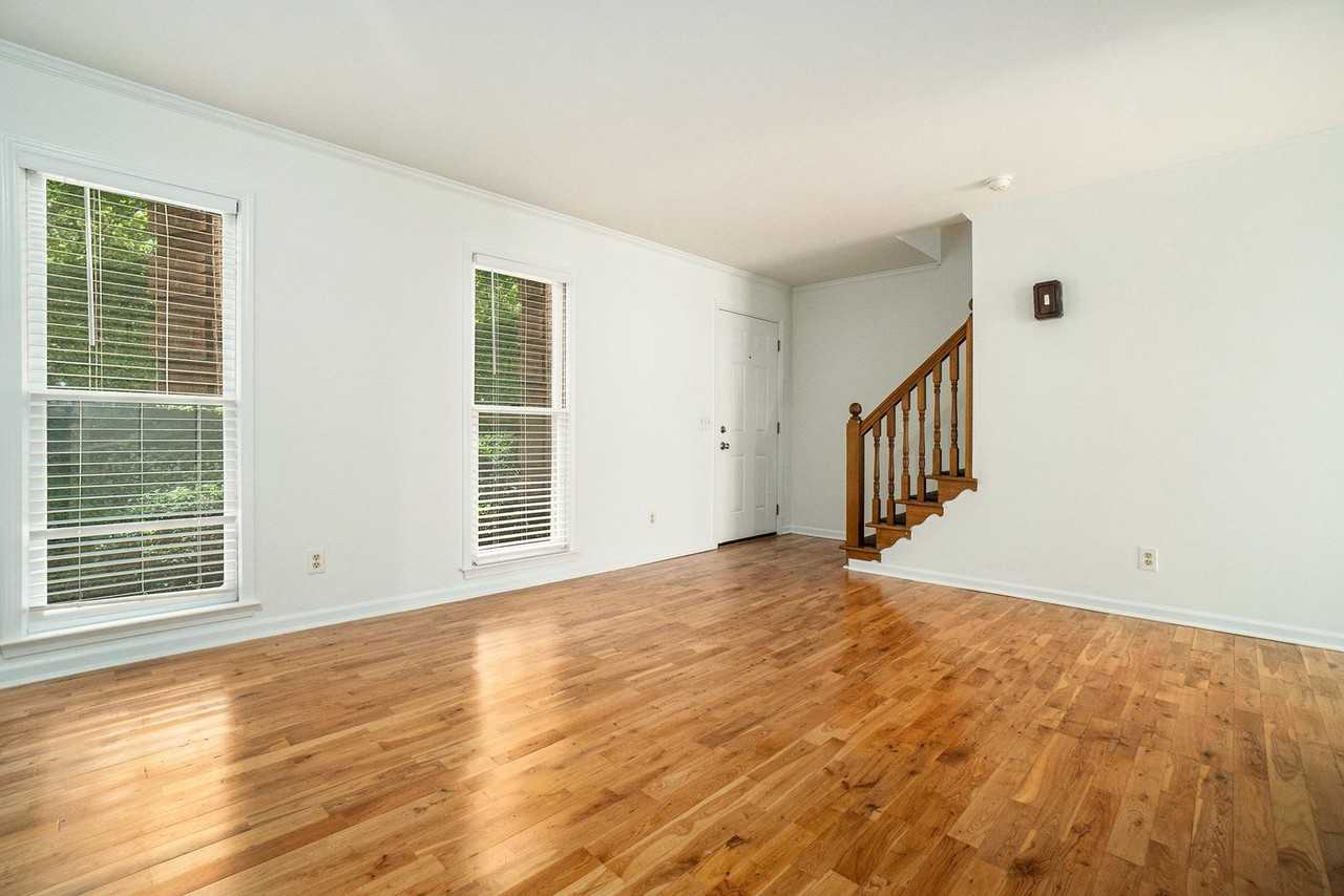 795 N Parkwood Rd - Photo 3 of 19