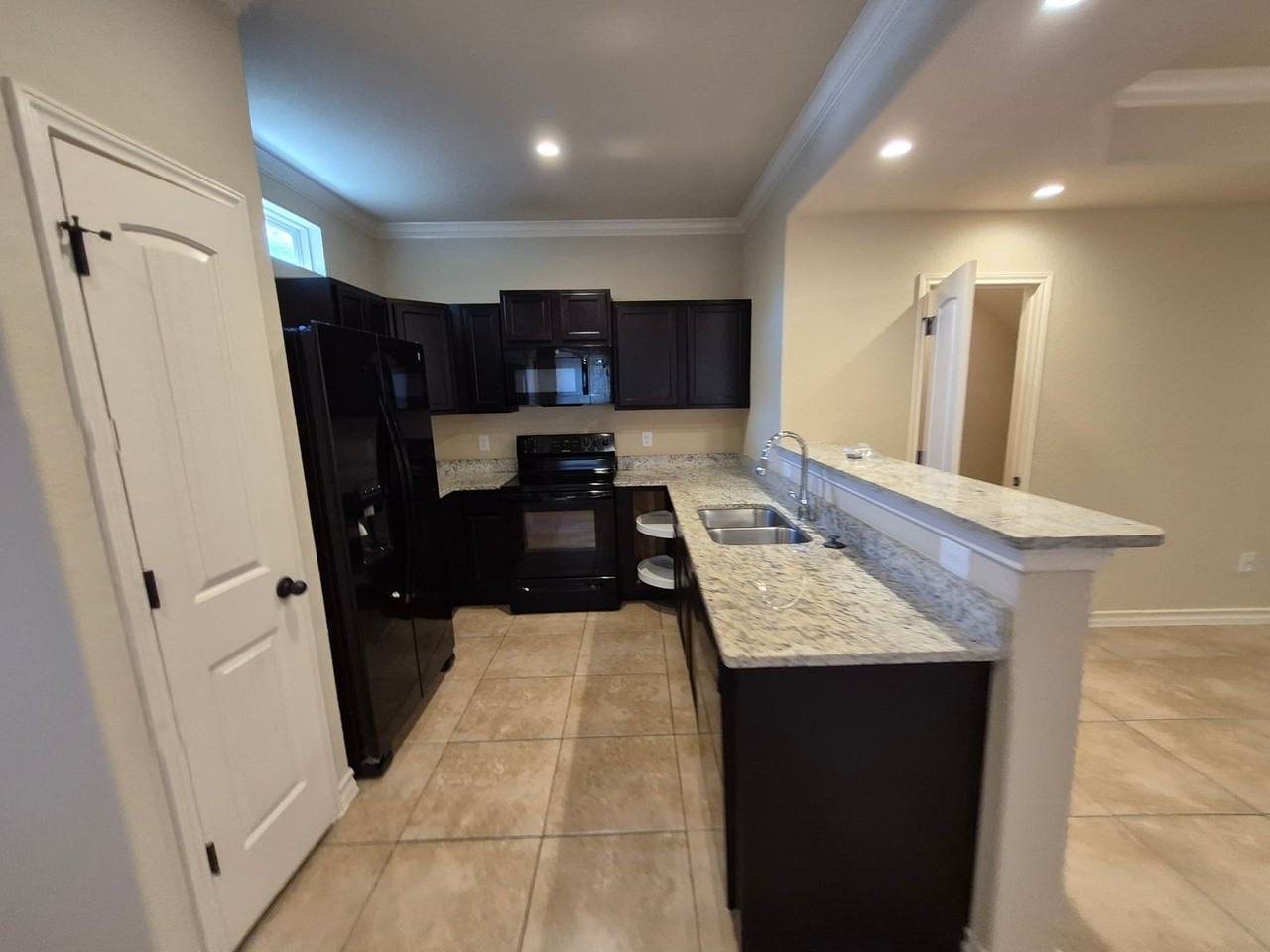 6838 Lakeview Dr #101 - Photo 6 of 23