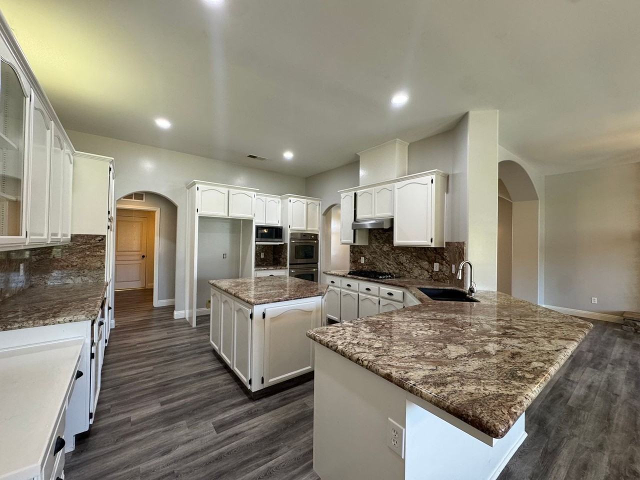 14211 Cedar Creek Ave - Photo 2 of 28