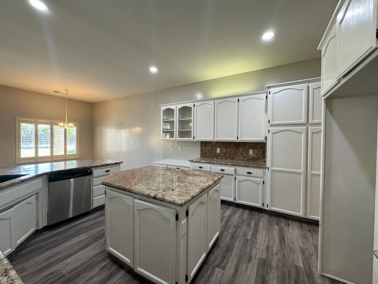 14211 Cedar Creek Ave - Photo 3 of 28