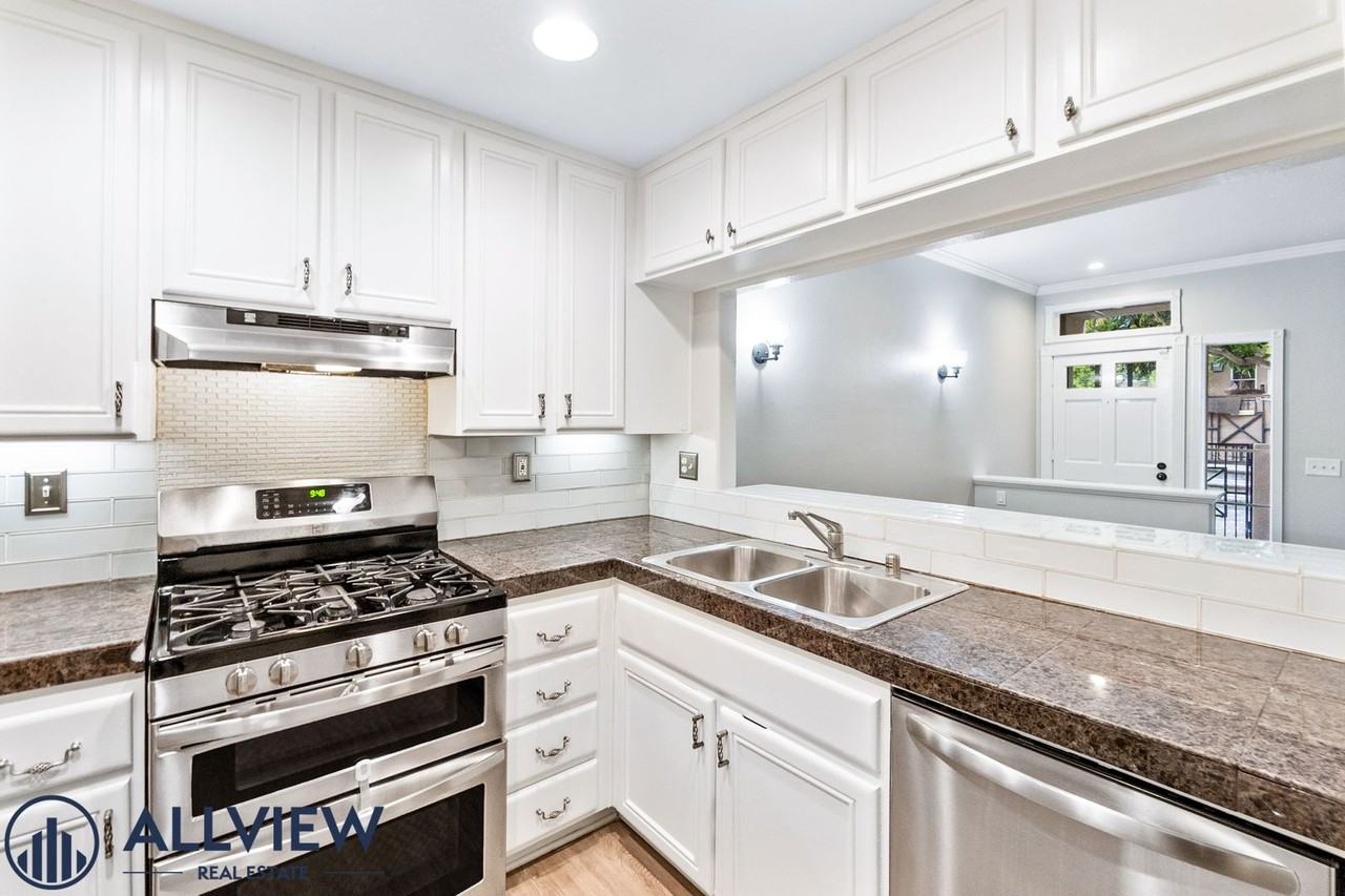33 Silverwind - Photo 7 of 30