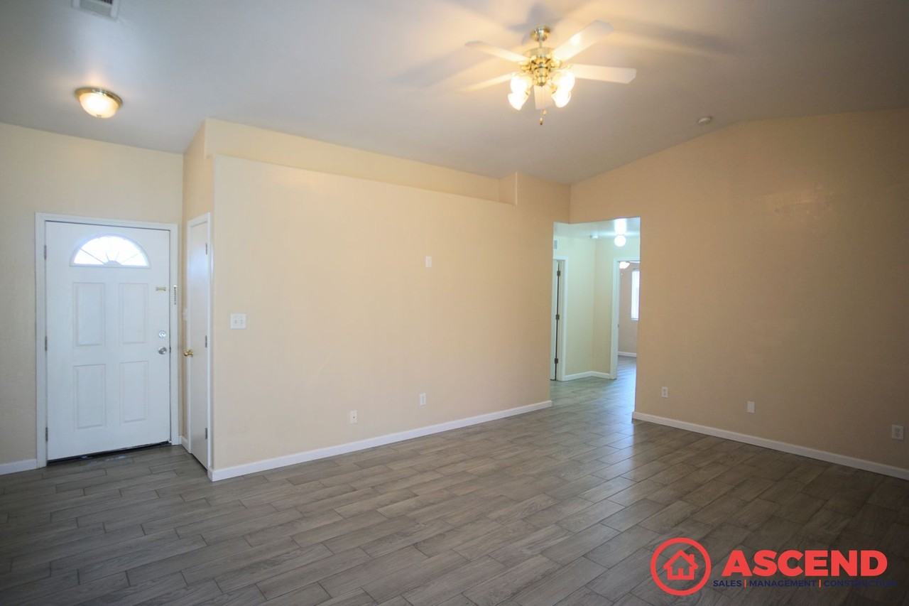 234 W Pilot Ave - Photo 3 of 15