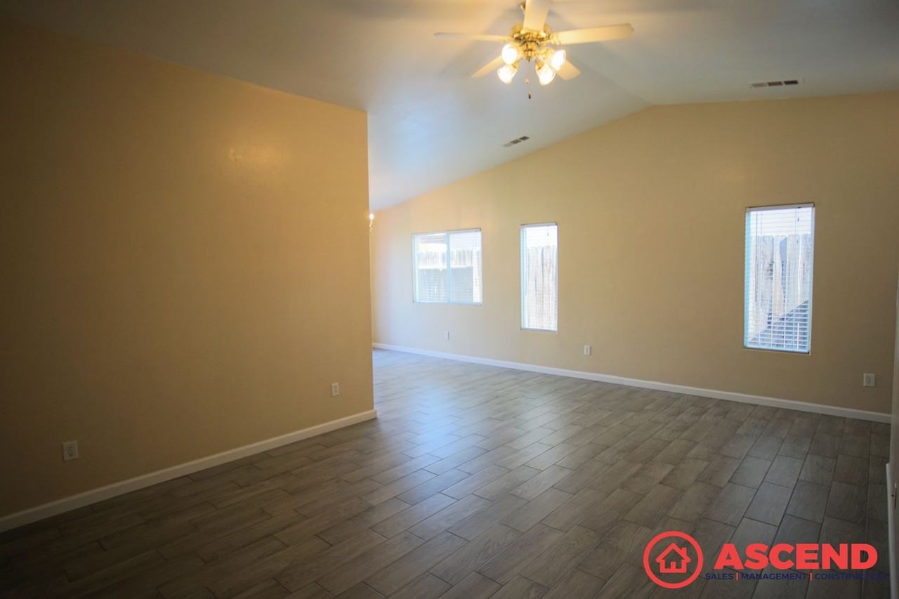 234 W Pilot Ave - Photo 4 of 15
