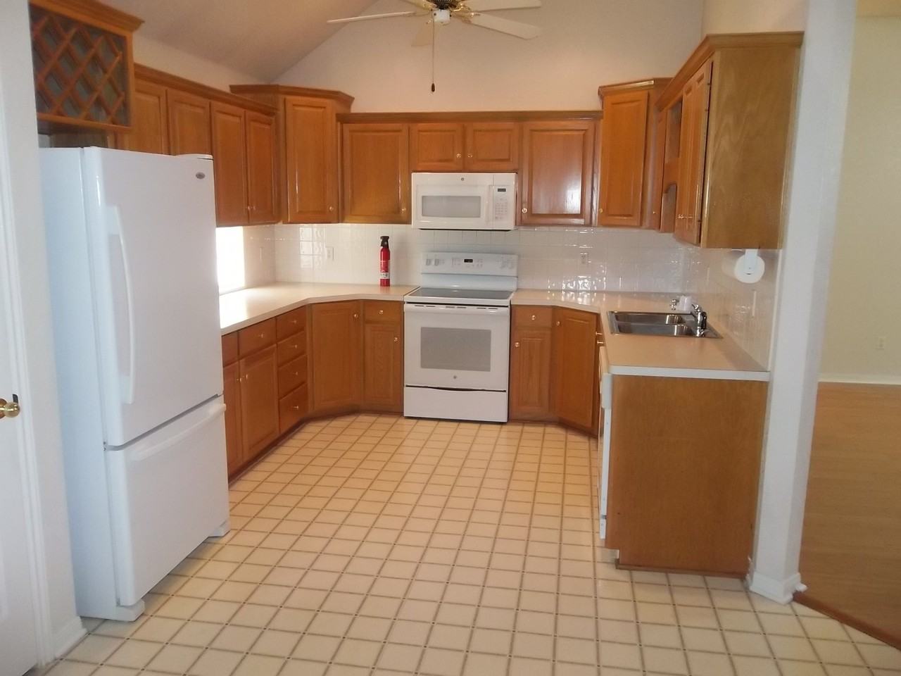 2703 Kinney Dr - Photo 3 of 13