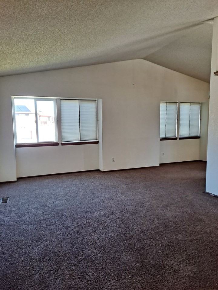 2 Carefree Ln - Photo 6 of 33