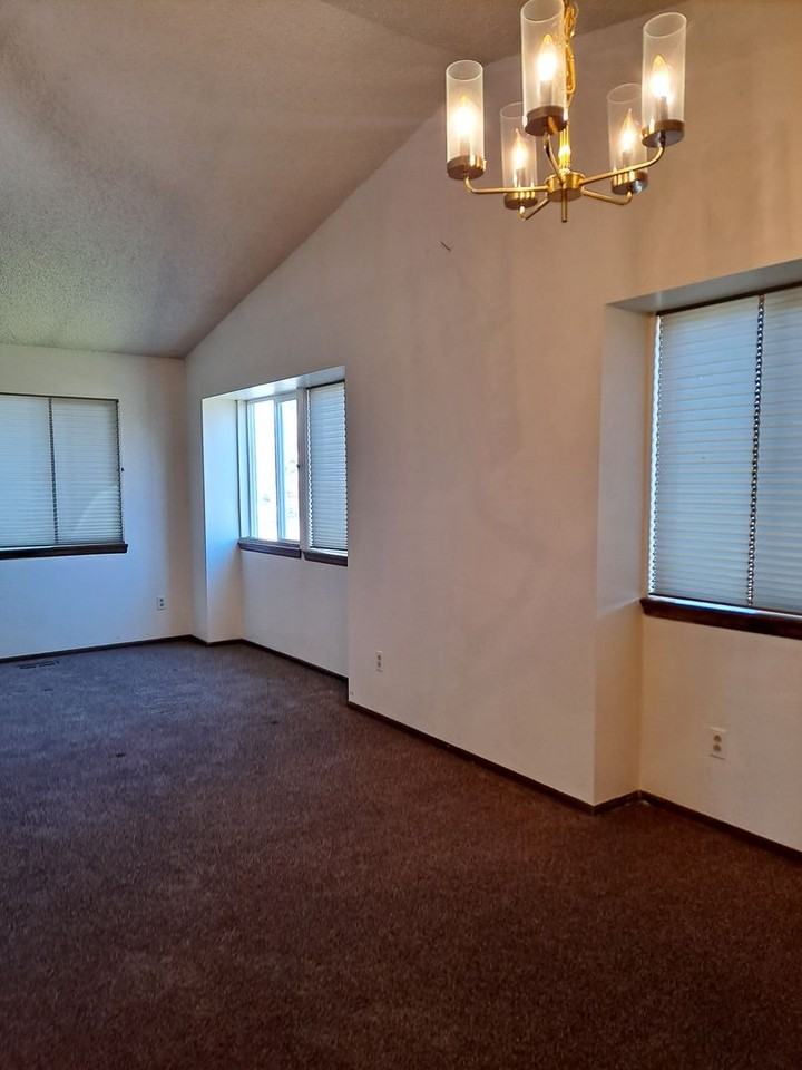 2 Carefree Ln - Photo 7 of 33