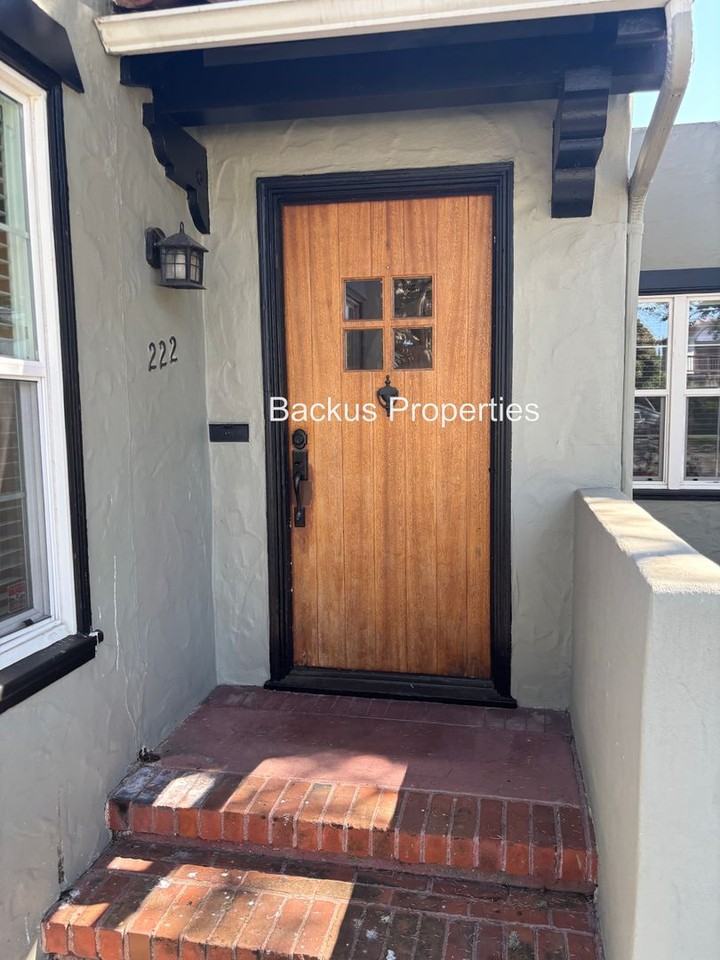 222 Oak St - Photo 2 of 34