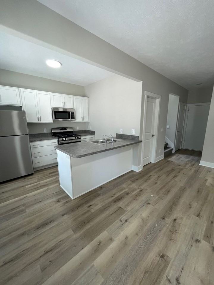 449 Washington Ave - Photo 4 of 12