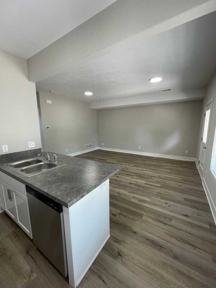 449 Washington Ave - Photo 5 of 12