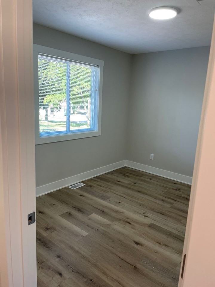 449 Washington Ave - Photo 7 of 12