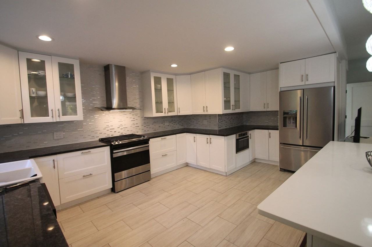 421 Lakeside Dr - Photo 3 of 18