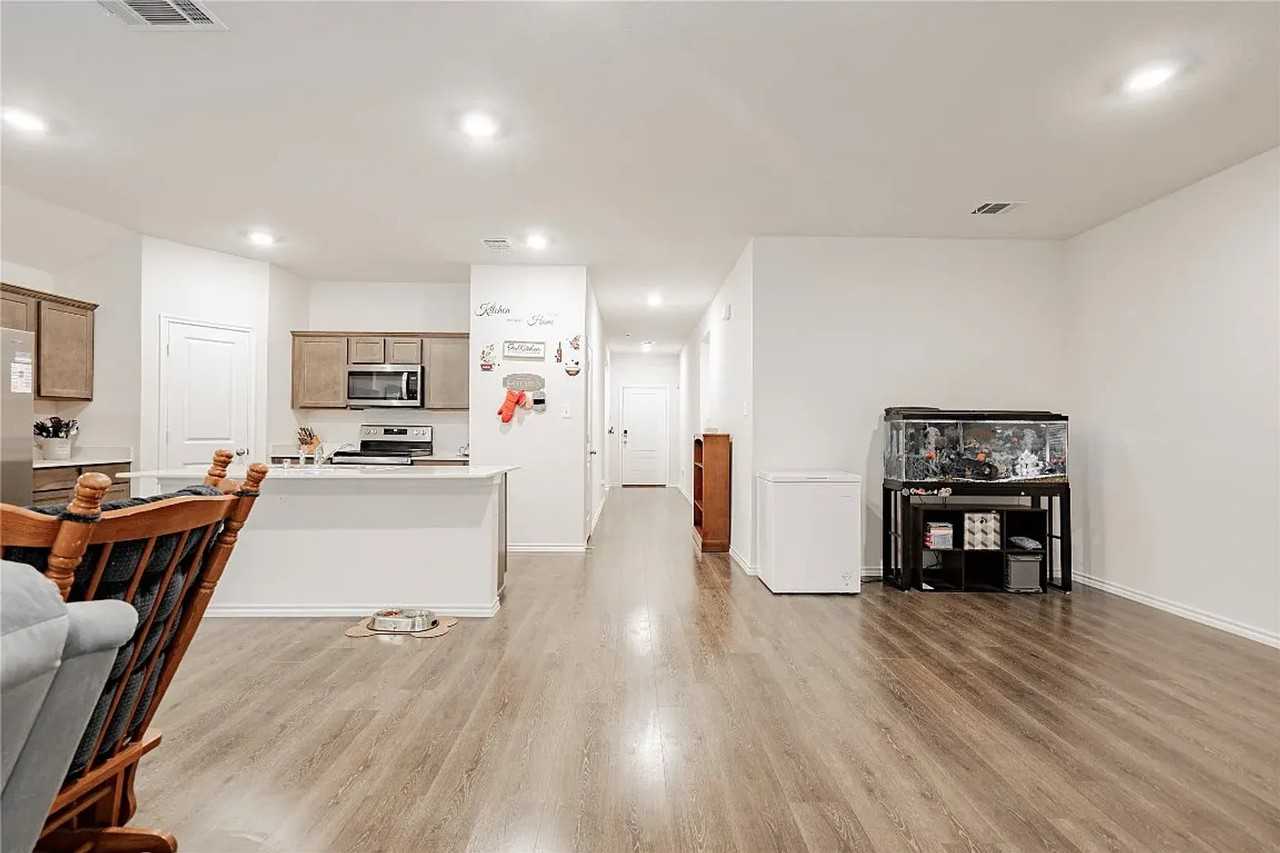 105 Seabiscuit Dr - Photo 2 of 29