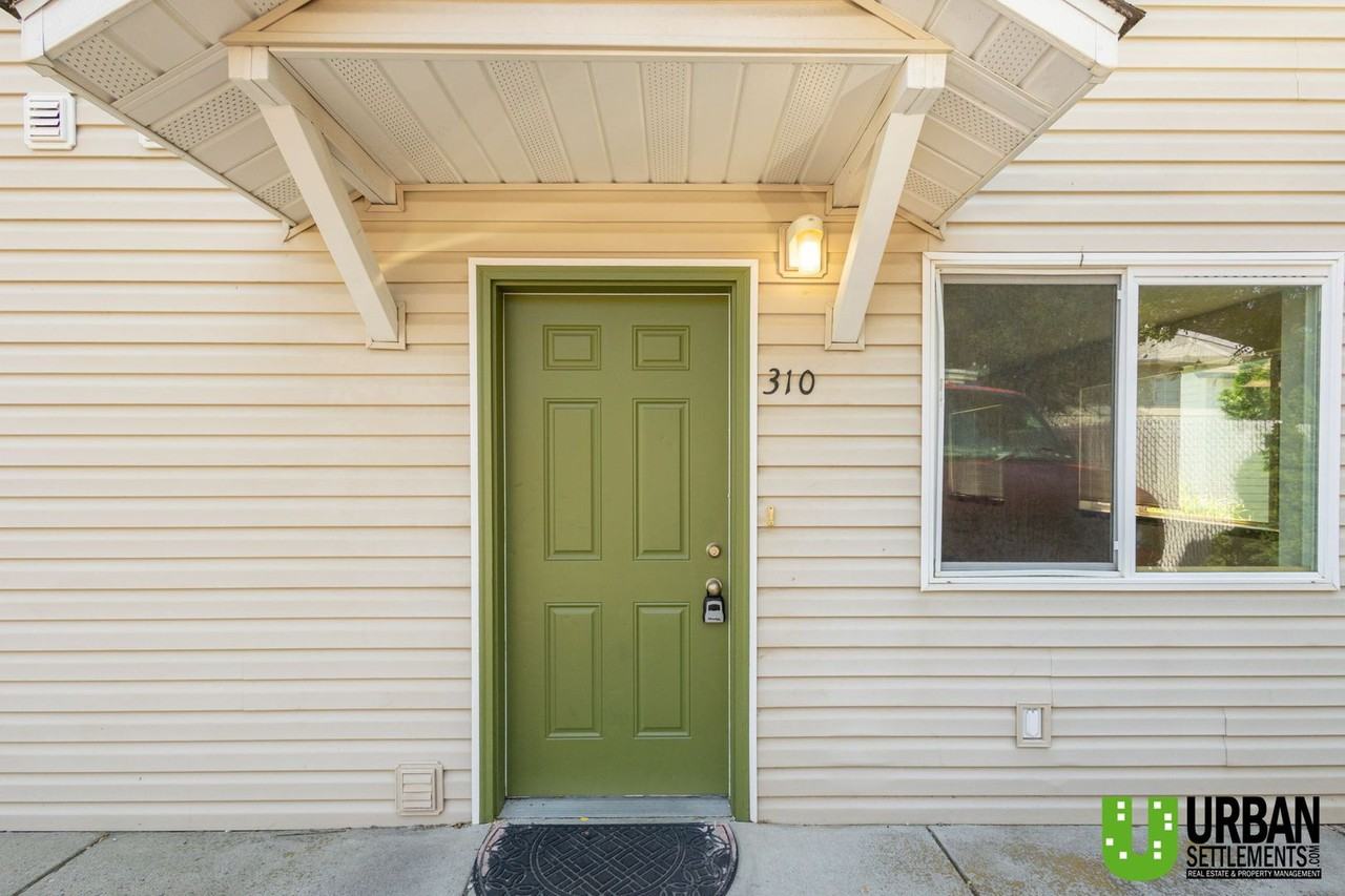 310 4th St - Photo 4 of 22