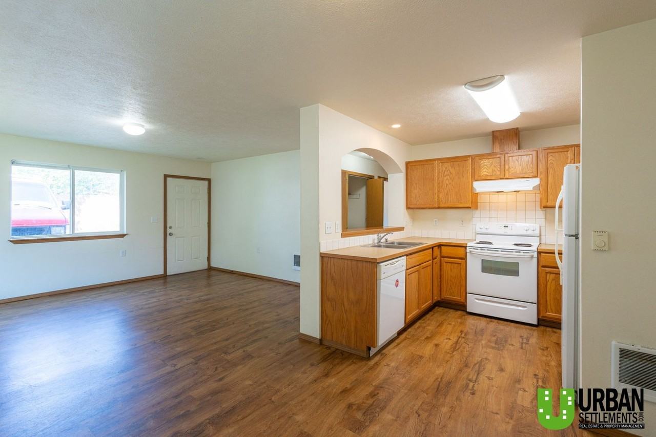 310 4th St - Photo 5 of 22