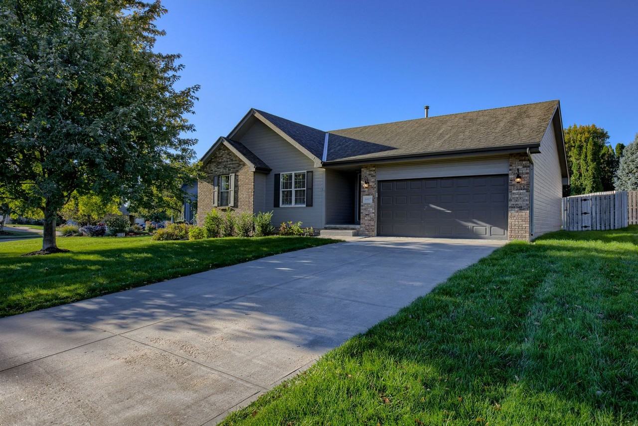 16817 Pierce St - Photo 2 of 24