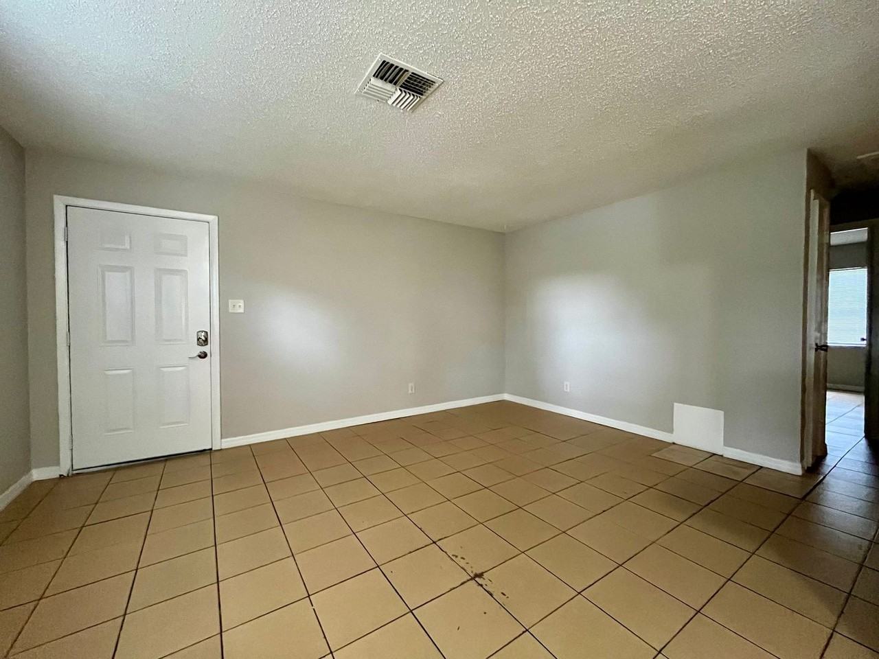 7635 Green Rd - Photo 6 of 14