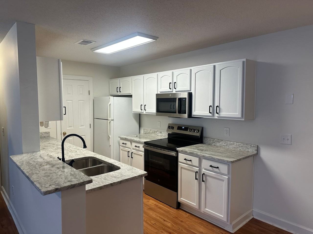 4304 Lotus Ct - Photo 5 of 38