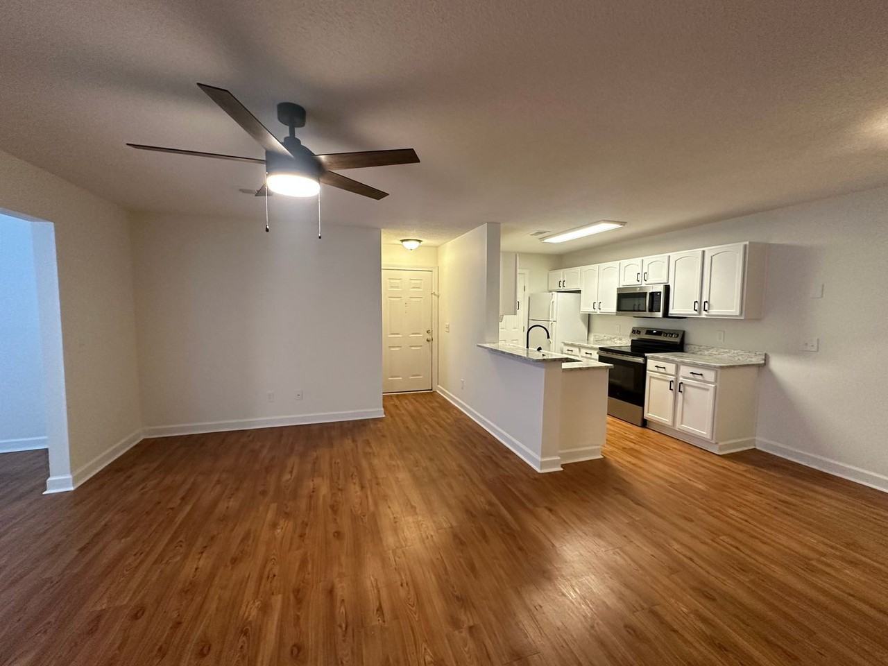 4304 Lotus Ct - Photo 6 of 38