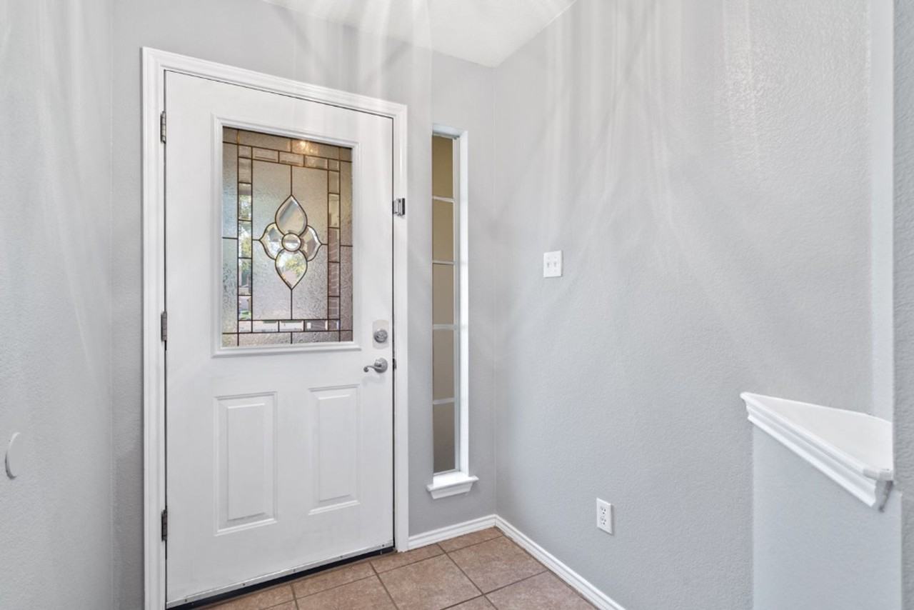 1514 Royce Ln - Photo 2 of 27