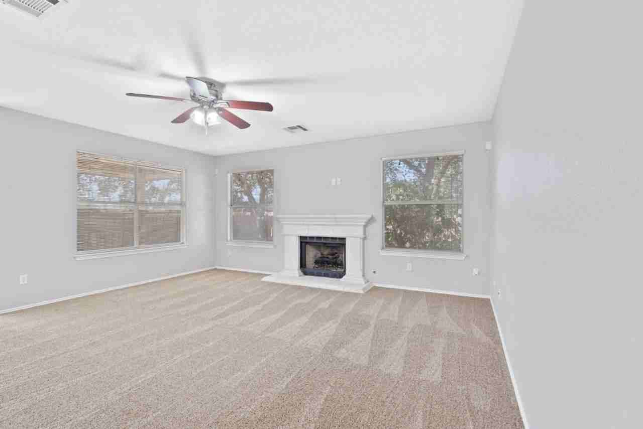 1514 Royce Ln - Photo 3 of 27