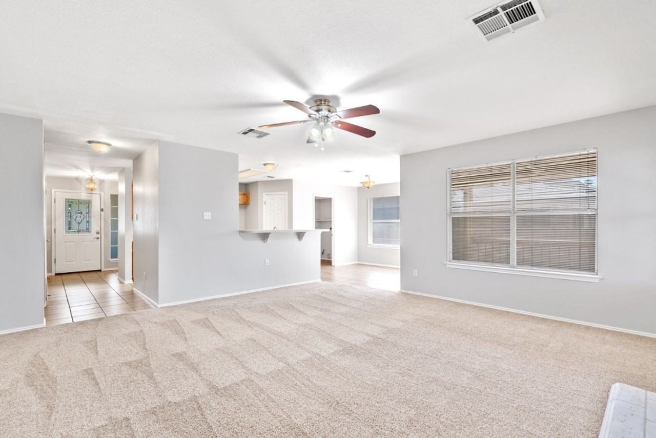 1514 Royce Ln - Photo 4 of 27