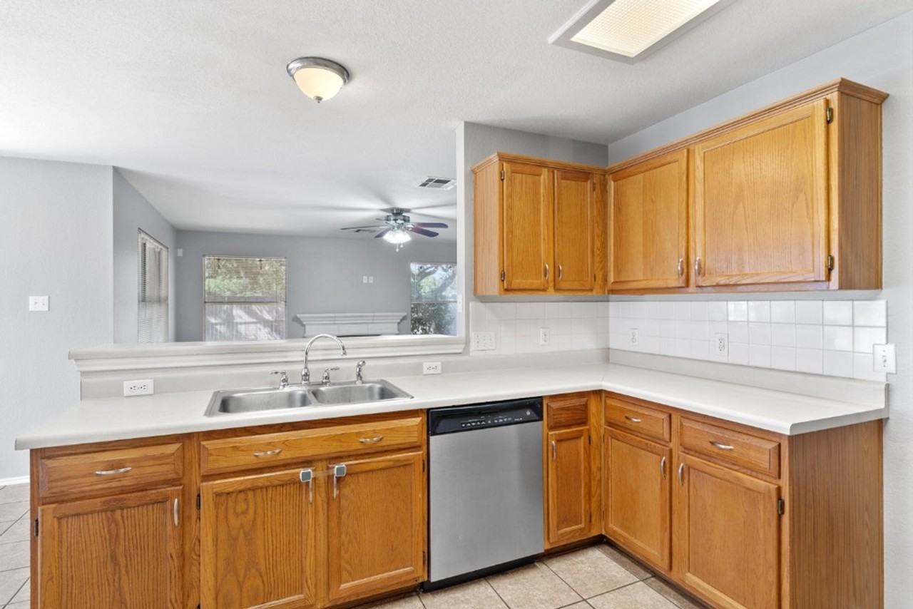 1514 Royce Ln - Photo 7 of 27