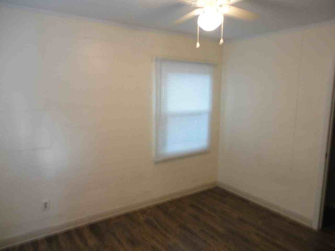 1315 Se 3rd Ave - Photo 3 of 9