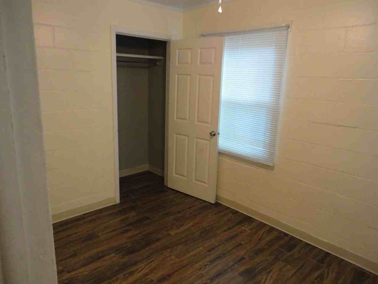 1315 Se 3rd Ave - Photo 7 of 9