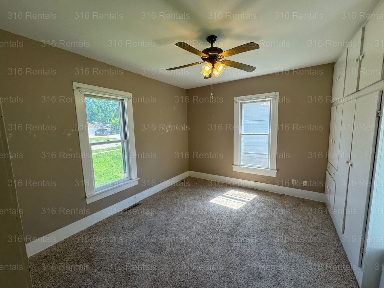 227 Sw 4th St - Photo 3 of 8