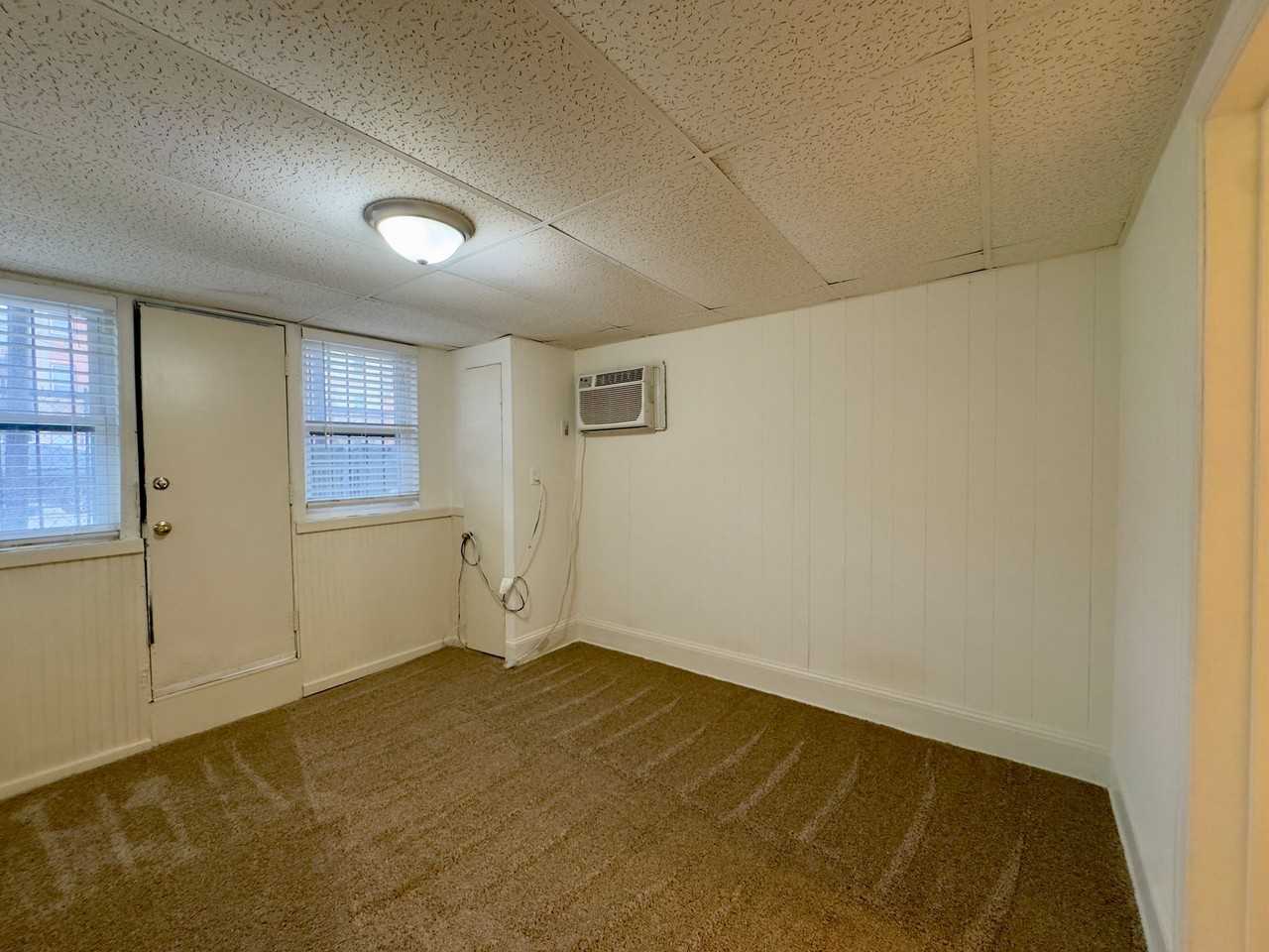 921 & 923 Saint Paul Street - Photo 6 of 9