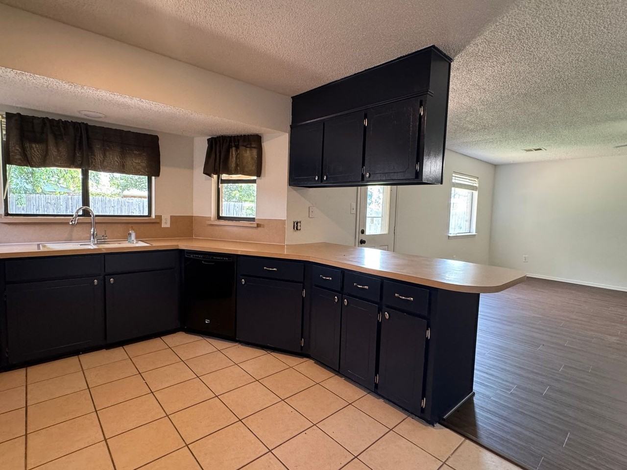 4718 Se 47th St - Photo 2 of 14