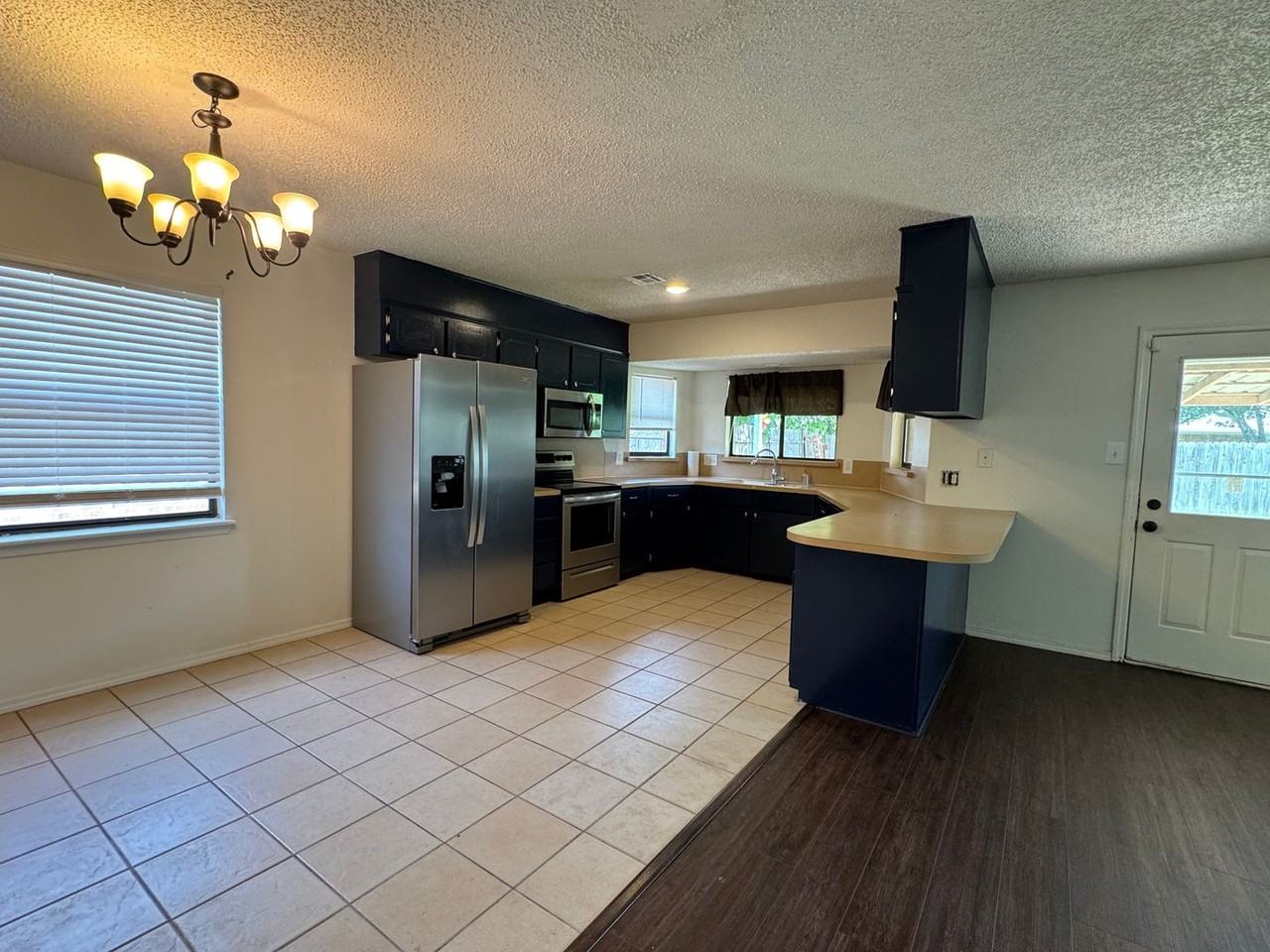 4718 Se 47th St - Photo 3 of 14