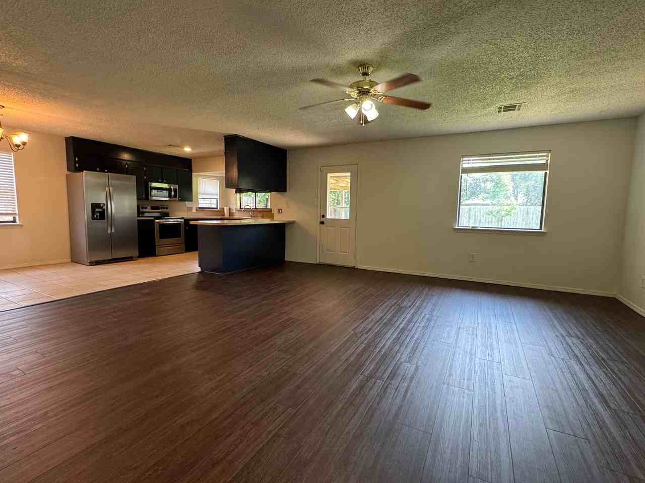 4718 Se 47th St - Photo 4 of 14