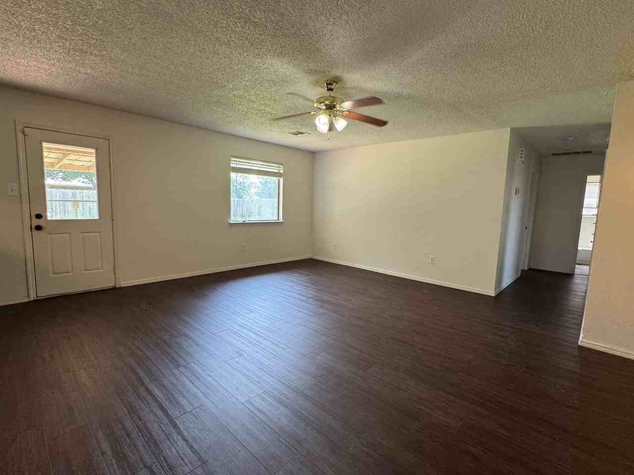 4718 Se 47th St - Photo 5 of 14