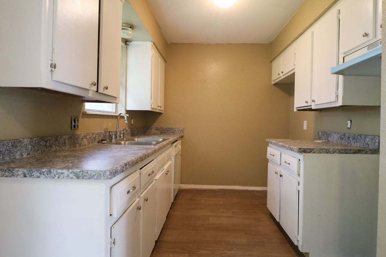 12539 E 20th Pl - Photo 5 of 18